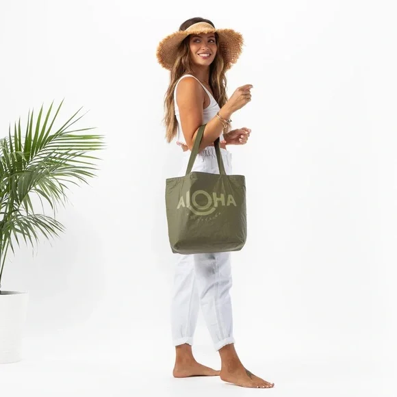 NEW ALOHA Collection “Camo” Reversible Tote in “Hunter on Olive” - Picture 4 of 9